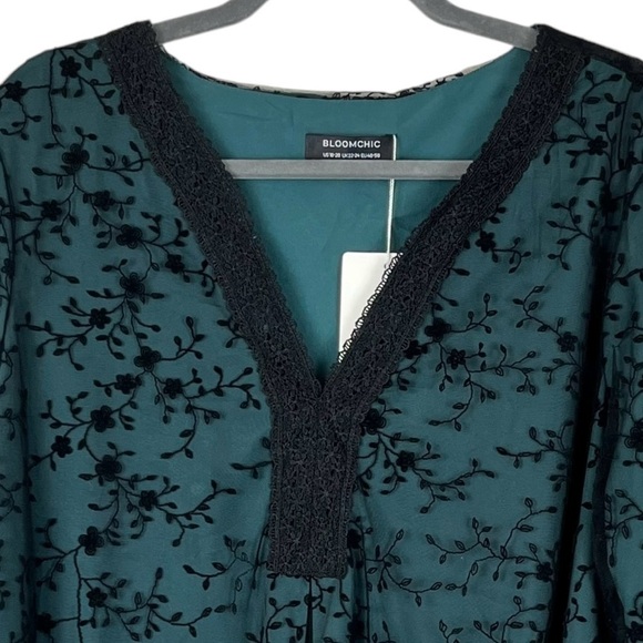 NWT Bloomchic Whimsygoth Black Embroidered Lace over Green Underlay Sz. US 18-20 - Picture 3 of 11